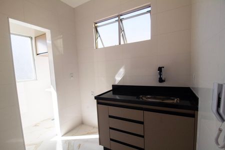 Cozinha de apartamento à venda com 2 quartos, 52m² em Caiçara-adelaide, Belo Horizonte