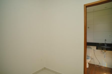 Casa de condomínio para alugar com 100m², 3 quartos e 2 vagas Casa de condomínio para alugar com 100m², 3 quartos e 2 vagasCloset do quarto 3