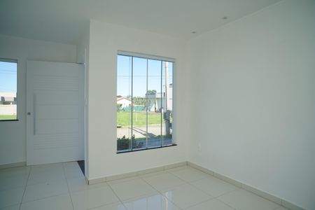 Sala de casa de condomínio para alugar com 3 quartos, 100m² em Pindobas, Maricá