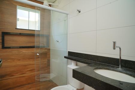 Banheiro Social de casa de condomínio para alugar com 3 quartos, 100m² em Pindobas, Maricá