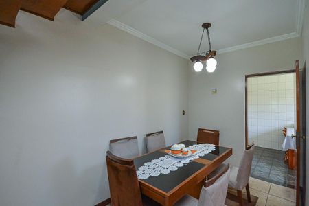 Casa à venda com 150m², 3 quartos e 2 vagas Casa à venda com 150m², 3 quartos e 2 vagasSala