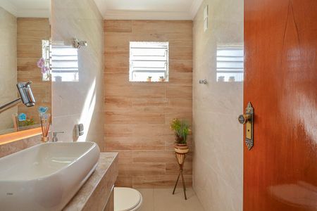Casa à venda com 150m², 3 quartos e 2 vagas Casa à venda com 150m², 3 quartos e 2 vagasBanheiro
