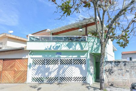 Casa à venda com 150m², 3 quartos e 2 vagas Casa à venda com 150m², 3 quartos e 2 vagasFachada