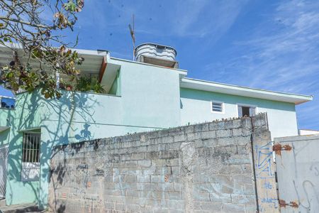 Casa à venda com 150m², 3 quartos e 2 vagas Casa à venda com 150m², 3 quartos e 2 vagasFachada