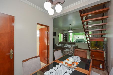Casa à venda com 150m², 3 quartos e 2 vagas Casa à venda com 150m², 3 quartos e 2 vagasSala