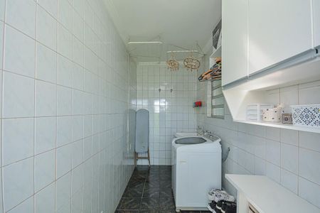 Casa à venda com 150m², 3 quartos e 2 vagas Casa à venda com 150m², 3 quartos e 2 vagasÁrea de Serviço