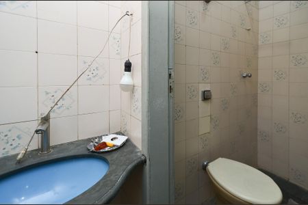 Banheiro de casa para alugar com 1 quarto, 50m² em Nova Vista, Belo Horizonte