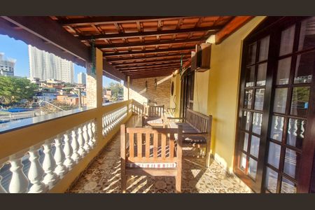 Casa para alugar com 500m², 4 quartos e 3 vagas Casa para alugar com 500m², 4 quartos e 3 vagasVaranda do Quarto 3