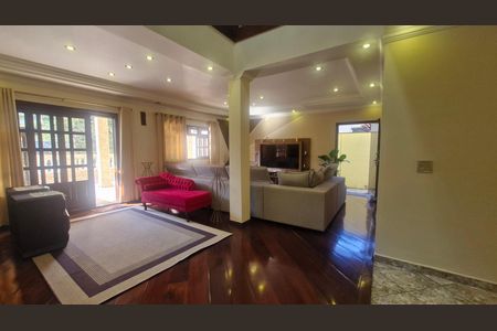 Casa para alugar com 500m², 4 quartos e 3 vagas Casa para alugar com 500m², 4 quartos e 3 vagasSala