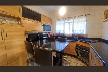 Casa para alugar com 500m², 4 quartos e 3 vagas Casa para alugar com 500m², 4 quartos e 3 vagasCozinha
