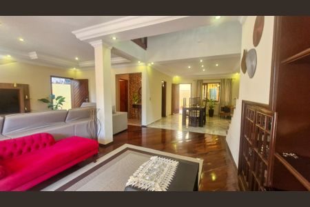 Casa para alugar com 500m², 4 quartos e 3 vagas Casa para alugar com 500m², 4 quartos e 3 vagasSala