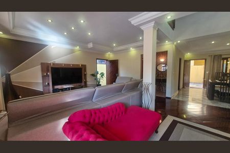 Casa para alugar com 4 quartos, 500m² em Jardim Ubirajara (zona Sul), São Paulo