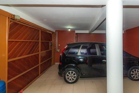 Garagem de casa à venda com 6 quartos, 500m² em Jardim Ubirajara (zona Sul), São Paulo