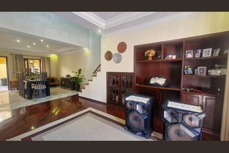 Casa para alugar com 500m², 4 quartos e 3 vagas Casa para alugar com 500m², 4 quartos e 3 vagasSala