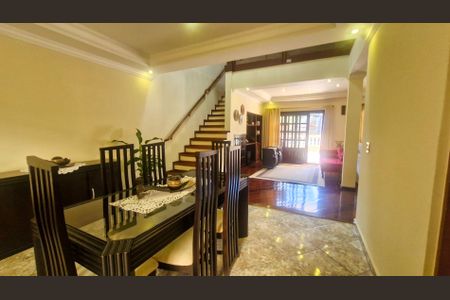 Casa para alugar com 4 quartos, 500m² em Jardim Ubirajara (zona Sul), São Paulo