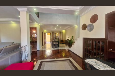 Casa para alugar com 4 quartos, 500m² em Jardim Ubirajara (zona Sul), São Paulo
