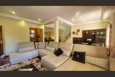 Casa para alugar com 4 quartos, 500m² em Jardim Ubirajara (zona Sul), São Paulo