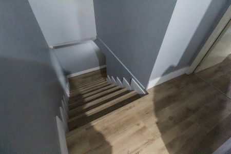 Escada de casa para alugar com 2 quartos, 250m² em Chacara Dona Olivia, São Paulo
