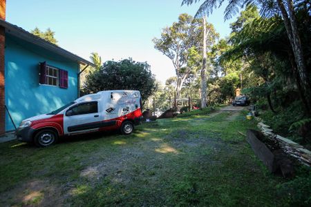 Garagem de casa para alugar com 4 quartos, 245m² em Capuava, Embu das Artes