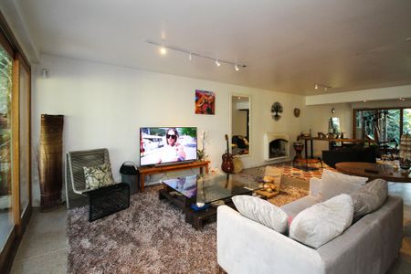 Casa para alugar com 245m², 4 quartos e 8 vagasSala de TV