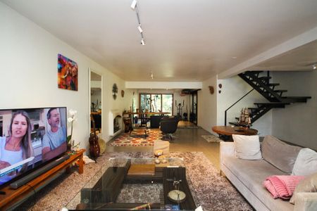 Casa para alugar com 245m², 4 quartos e 8 vagasSala de TV