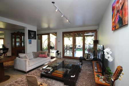 Casa para alugar com 245m², 4 quartos e 8 vagasSala de TV