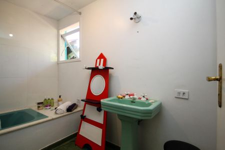 Casa para alugar com 245m², 4 quartos e 8 vagasBanheiro