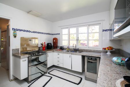 Casa para alugar com 245m², 4 quartos e 8 vagasCozinha