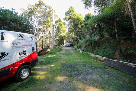 Garagem de casa para alugar com 4 quartos, 245m² em Capuava, Embu das Artes