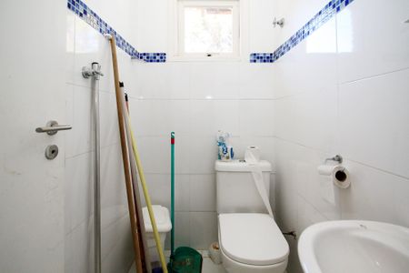 Casa para alugar com 245m², 4 quartos e 8 vagasBanheiro de Serviço