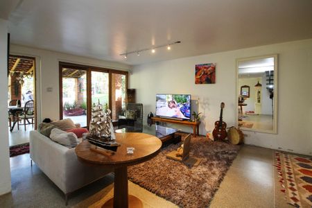 Casa para alugar com 245m², 4 quartos e 8 vagasSala de TV