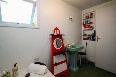 Casa para alugar com 245m², 4 quartos e 8 vagasBanheiro