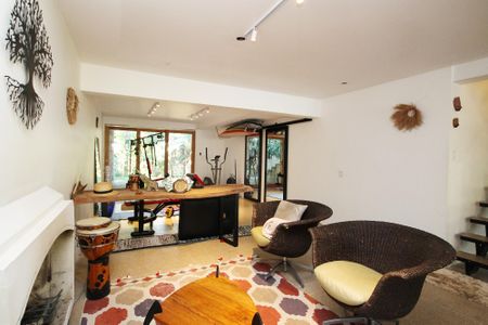 Casa para alugar com 245m², 4 quartos e 8 vagasSala de Lareira