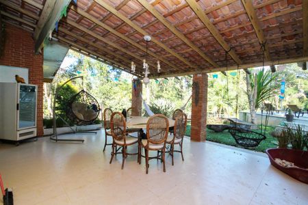 Varanda Salas de casa para alugar com 4 quartos, 245m² em Capuava, Embu das Artes