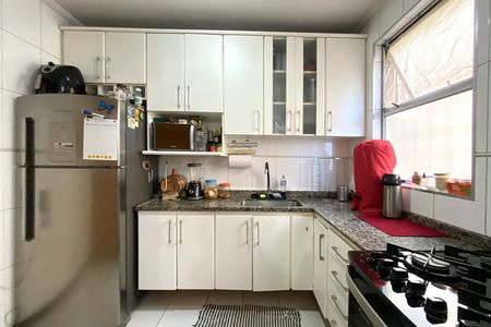 Cozinha de apartamento à venda com 3 quartos, 72m² em Nova Suíça, Belo Horizonte
