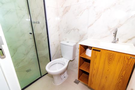 Banheiro de apartamento para alugar com 2 quartos, 35m² em Usina Piratininga, São Paulo