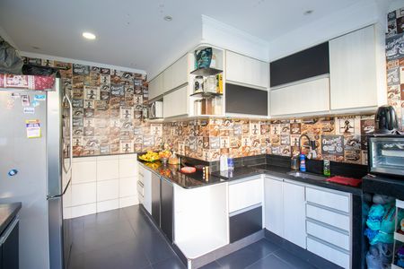 Casa à venda com 200m², 4 quartos e 2 vagas Casa à venda com 200m², 4 quartos e 2 vagasCozinha
