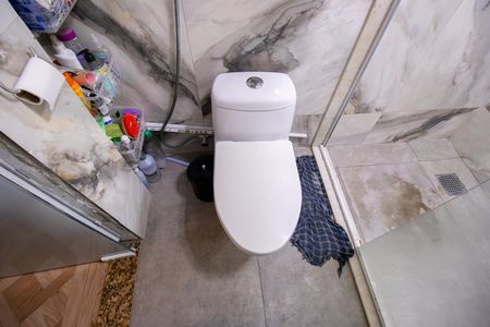 Casa à venda com 200m², 4 quartos e 2 vagas Casa à venda com 200m², 4 quartos e 2 vagasBanheiro