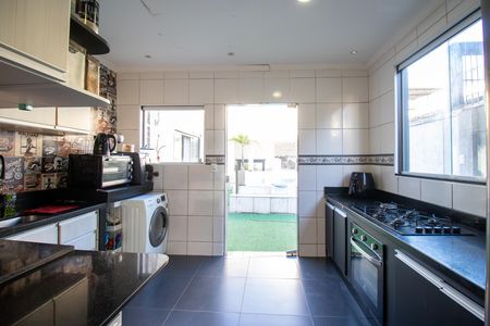 Casa à venda com 200m², 4 quartos e 2 vagas Casa à venda com 200m², 4 quartos e 2 vagasCozinha