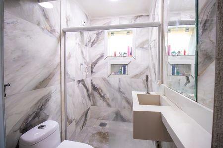Casa à venda com 200m², 4 quartos e 2 vagas Casa à venda com 200m², 4 quartos e 2 vagasBanheiro