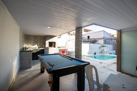 Casa à venda com 200m², 4 quartos e 2 vagas Casa à venda com 200m², 4 quartos e 2 vagasChurrasqueira