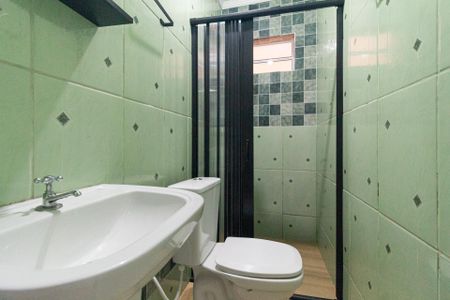 Banheiro  de casa para alugar com 2 quartos, 171m² em Jardim Carapicuiba, Carapicuíba