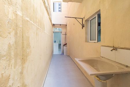 Quintal de casa para alugar com 2 quartos, 171m² em Jardim Carapicuiba, Carapicuíba