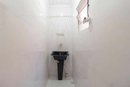 Área de serviço de casa para alugar com 2 quartos, 171m² em Jardim Carapicuiba, Carapicuíba