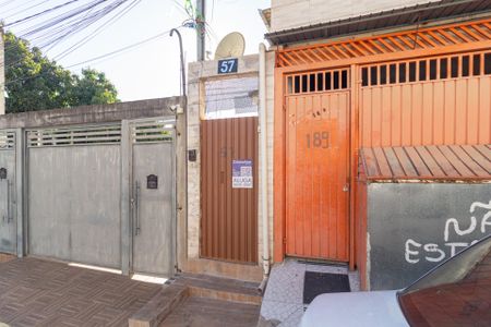 Fachada de casa para alugar com 2 quartos, 171m² em Jardim Carapicuiba, Carapicuíba