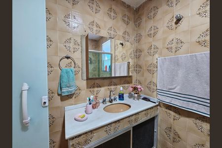 Banheiro de casa para alugar com 3 quartos, 140m² em Cabuís, Nilópolis