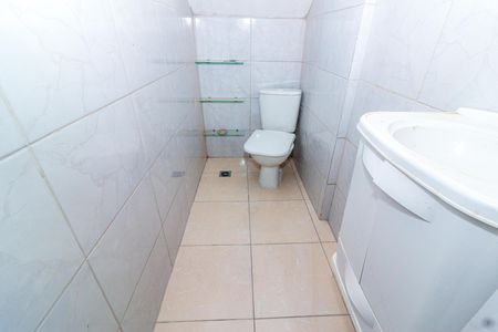 Banheiro de casa para alugar com 2 quartos, 60m² em Jardim Santa Rita, São Paulo