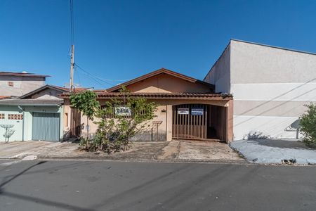 Casa à venda com 249m², 3 quartos e 2 vagas Casa à venda com 249m², 3 quartos e 2 vagasFachada