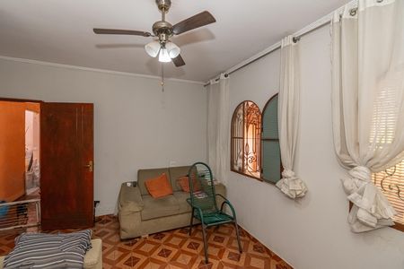 Casa à venda com 249m², 3 quartos e 2 vagas Casa à venda com 249m², 3 quartos e 2 vagasSala