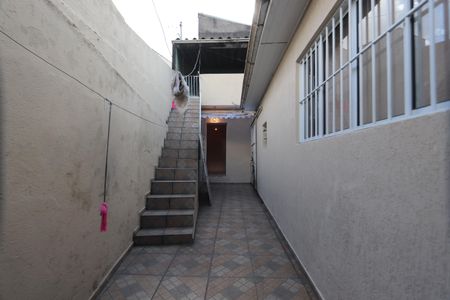 Corredor de acesso de casa para alugar com 1 quarto, 35m² em Vila Celeste, São Paulo